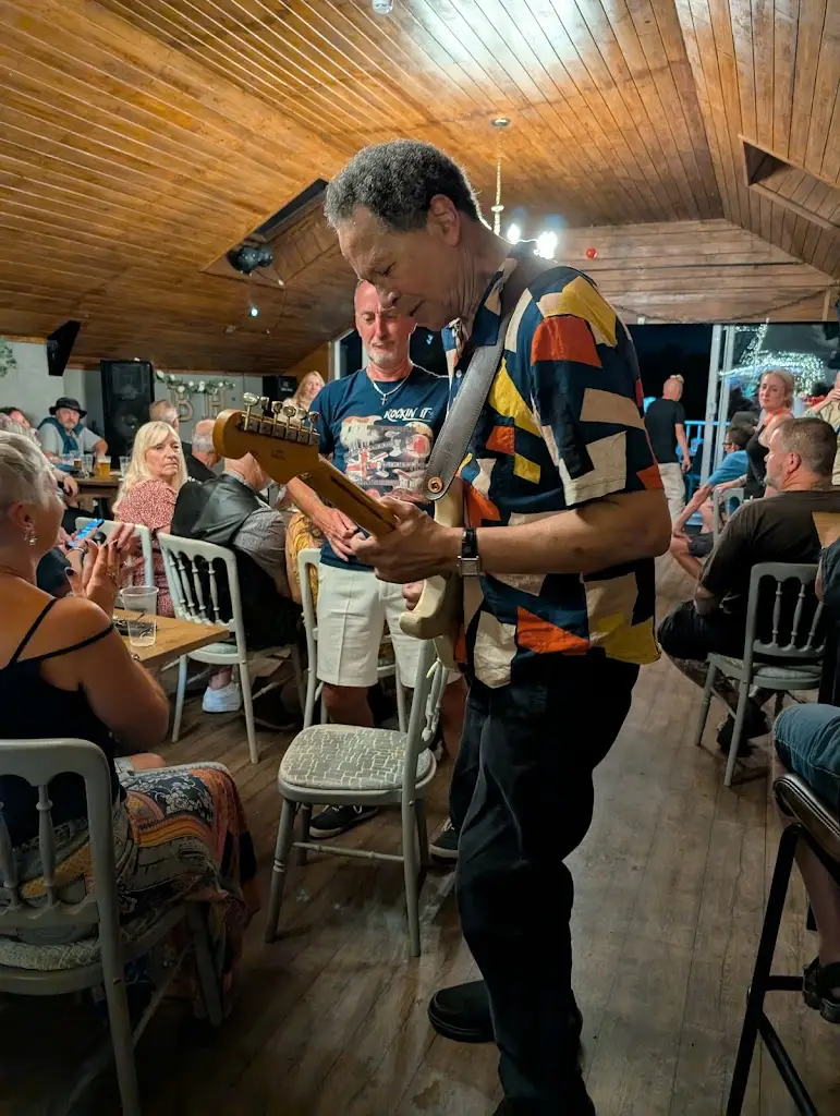 paul moss_The Boathouse_Upton upon Severn_recensione