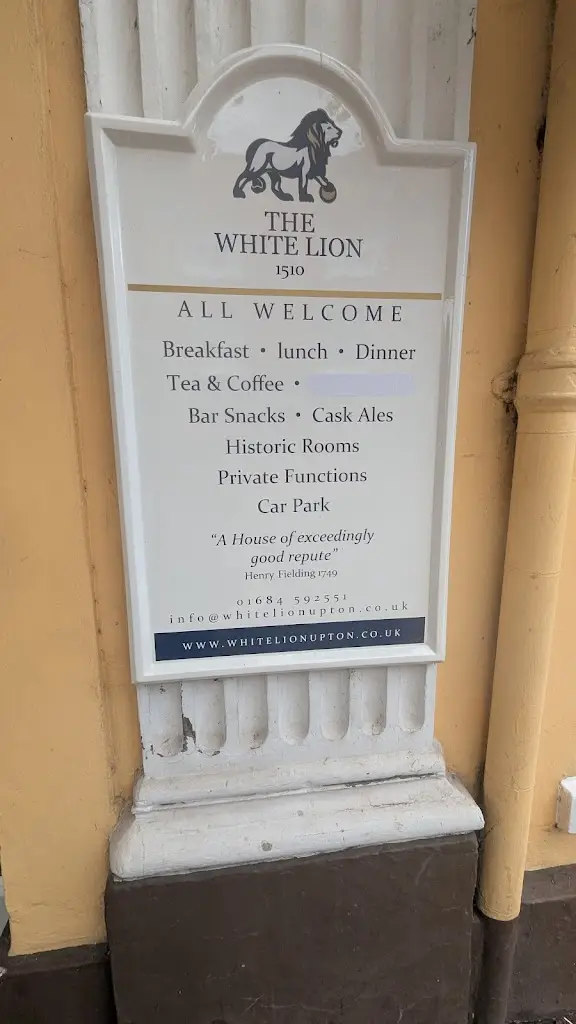 STEPHEN NORRIS_White Lion Hotel_Upton upon Severn_reseña
