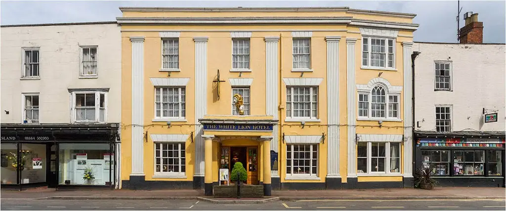 White Lion Hotel_Upton upon Severn_slider_image_1
