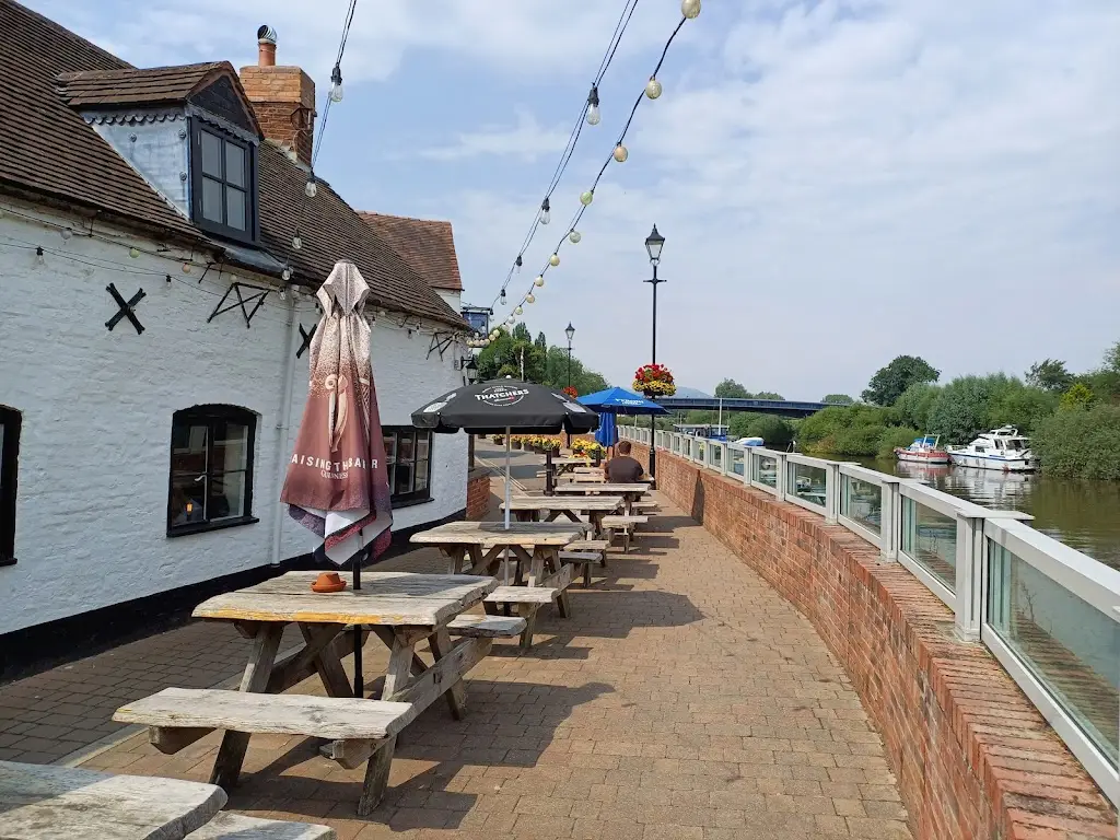 Roger Mcphun_Swan Hotel Upton on Severn_Upton upon Severn_review