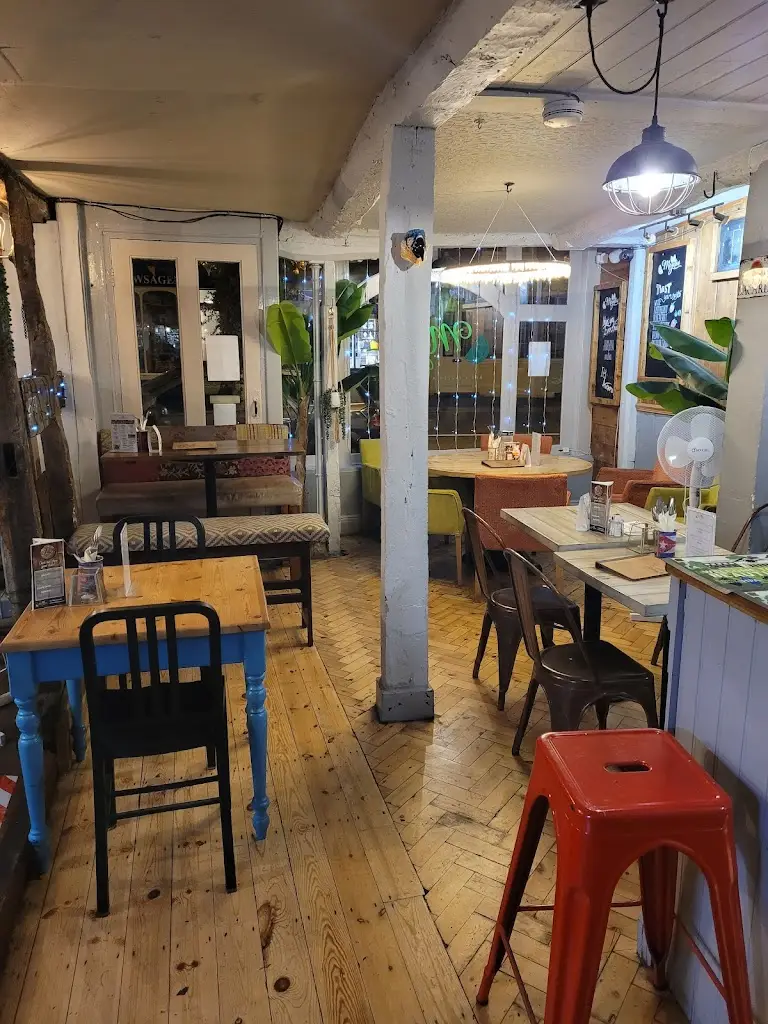 Mojitos Rum Bar & Pizzeria_Upton upon Severn_slider_image_3