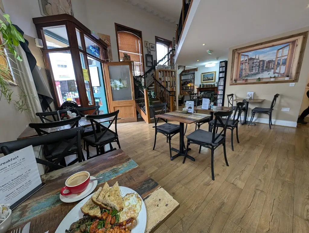 paul moss_Henry's Cafe, Book Shop And Antiques_Upton upon Severn_recensione