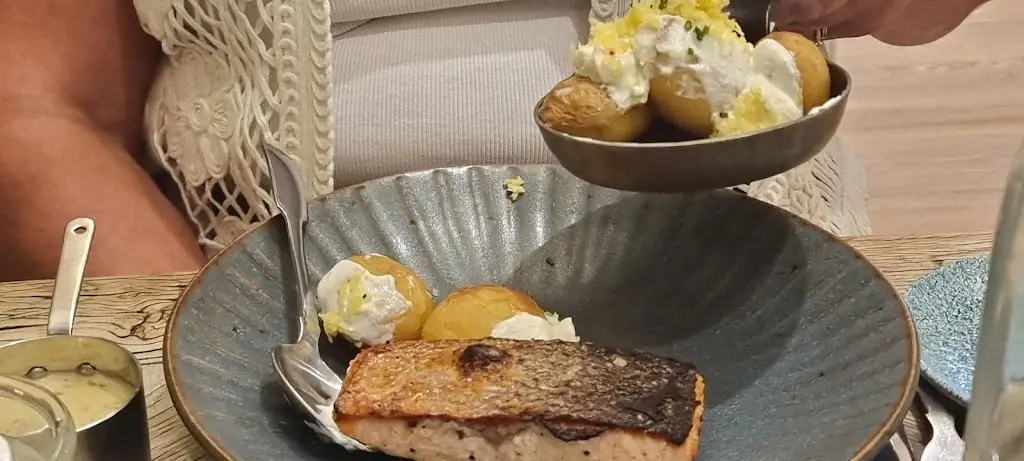 Nige Jones_The Stubborn Duckling Ltd_Wales_review