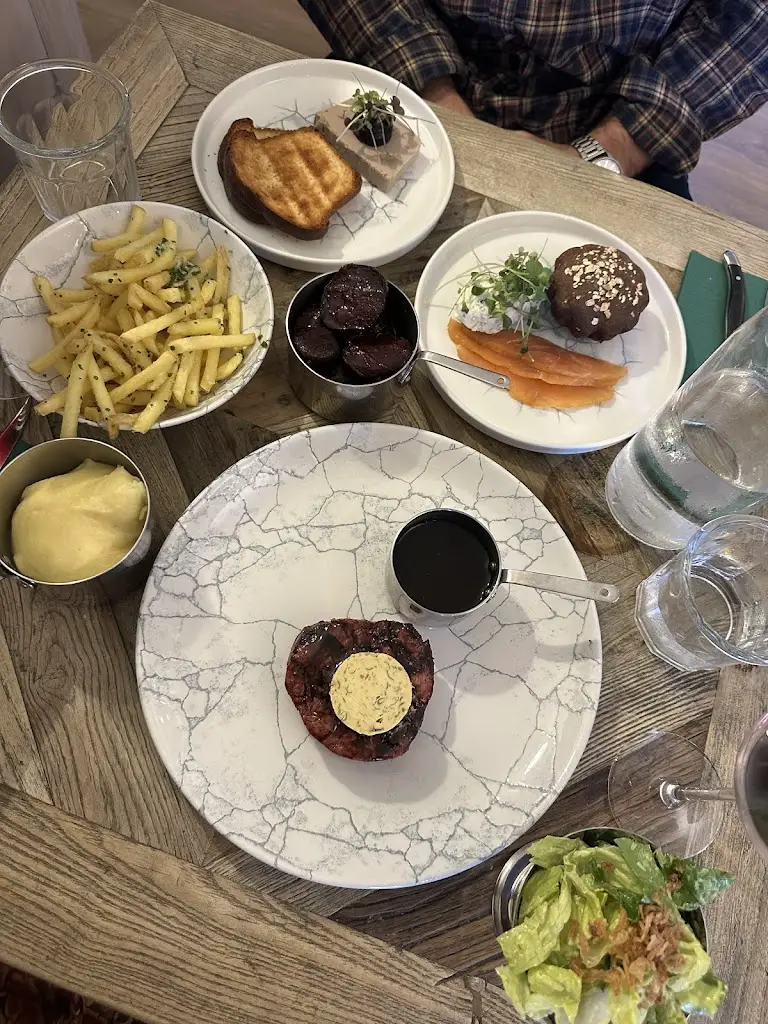 amy Borrow_The Stubborn Duckling Ltd_Wales_review