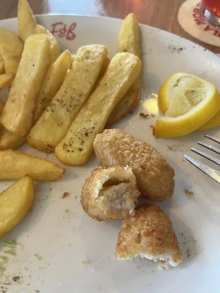 Isobel Gordon_Walton Tavern_Walton-on-the-Naze_review