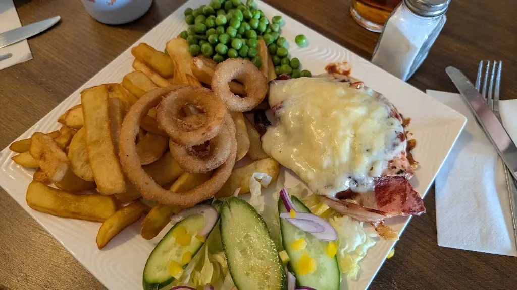 James Lincoln_Walton Tavern_Walton-on-the-Naze_review