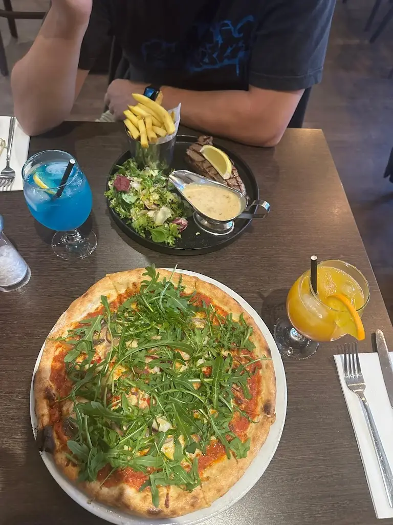 Dorota Wu_Gusto Divino_Warminster_review