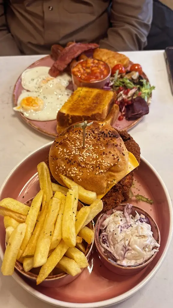 Ishaq Ayubi Official_Mi Amor Walsall | Brunch & Desserts Cafè_Walsall_review