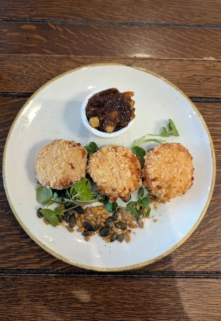 Dawn Roberts_The Hanging Gate_Belper_review