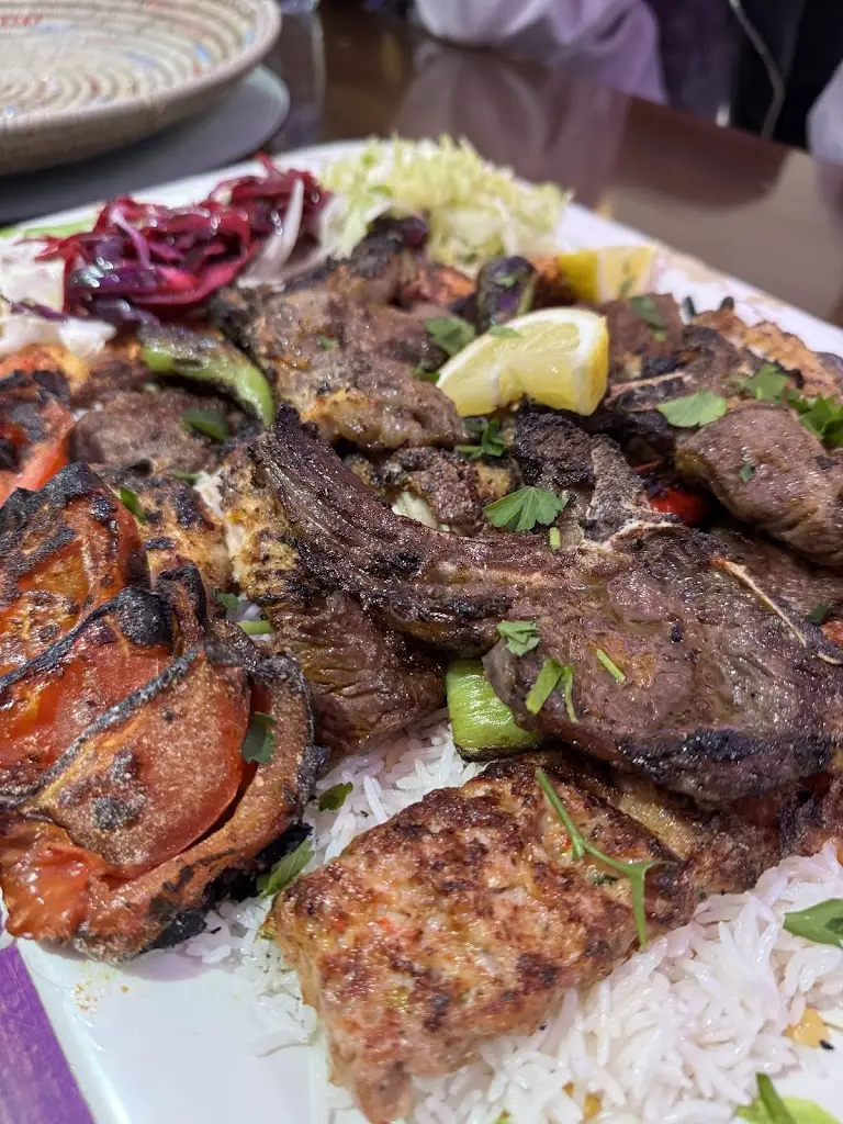 Masood Ahmed_Azad's Kurdish Restaurant_Walsall_reseña
