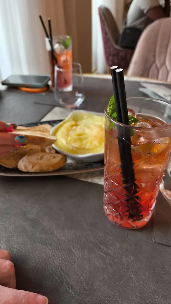 Laura Golding_Royal Lion_Walsall_review