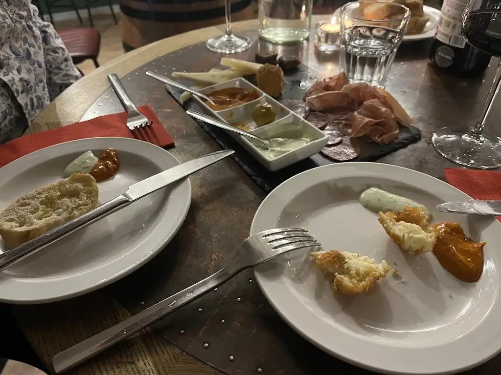 Angela Marsden_Tasca Dali_Warwick_recensione