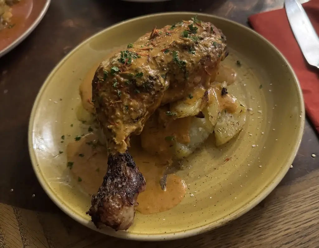 Tammy Storrow_Tasca Dali_Warwick_recensione