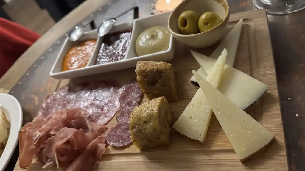 Tasca Dali_Warwick_slider_image_2