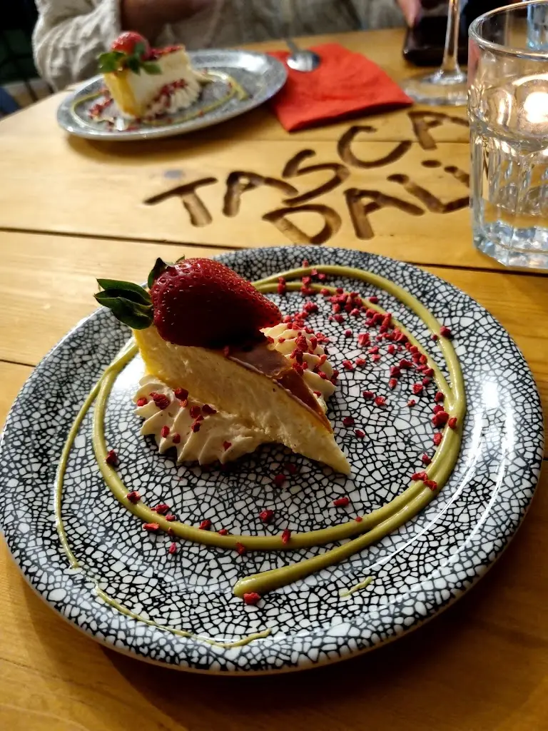 Tasca Dali_Warwick_slider_image_3