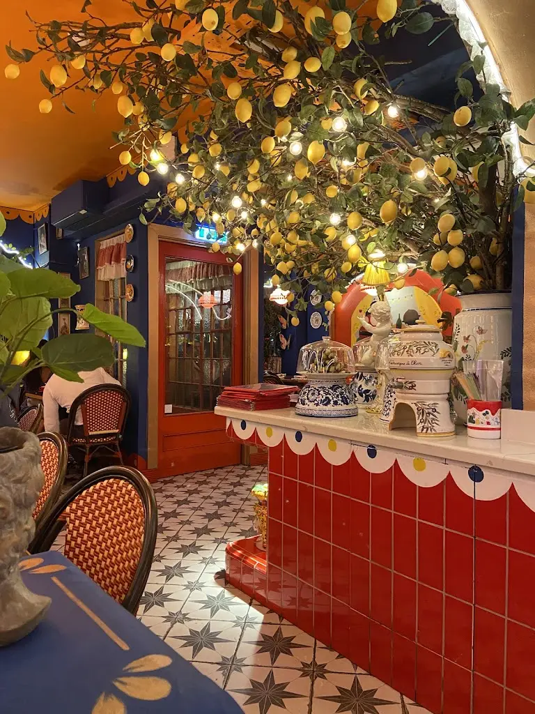 Elizabeth_Red Hot Mamma Warwick_Warwick_review