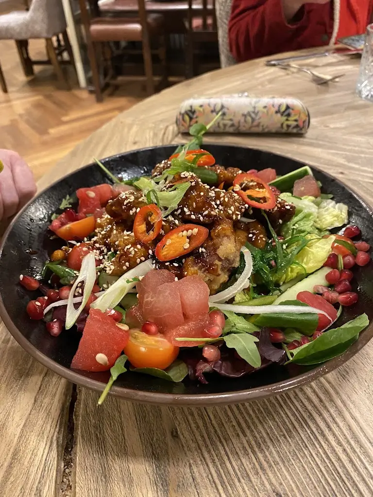 Emma Nugent_The White Bear_Warlingham_review