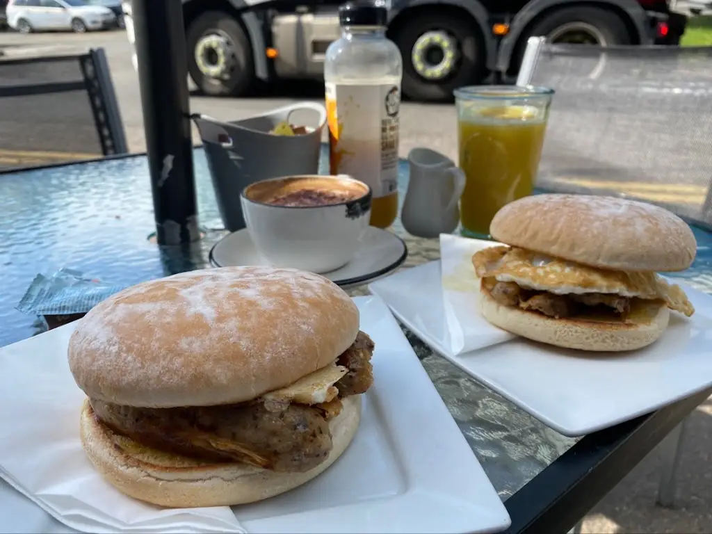 Simon Eve_Flavours Coffee Bar_Warlingham_review