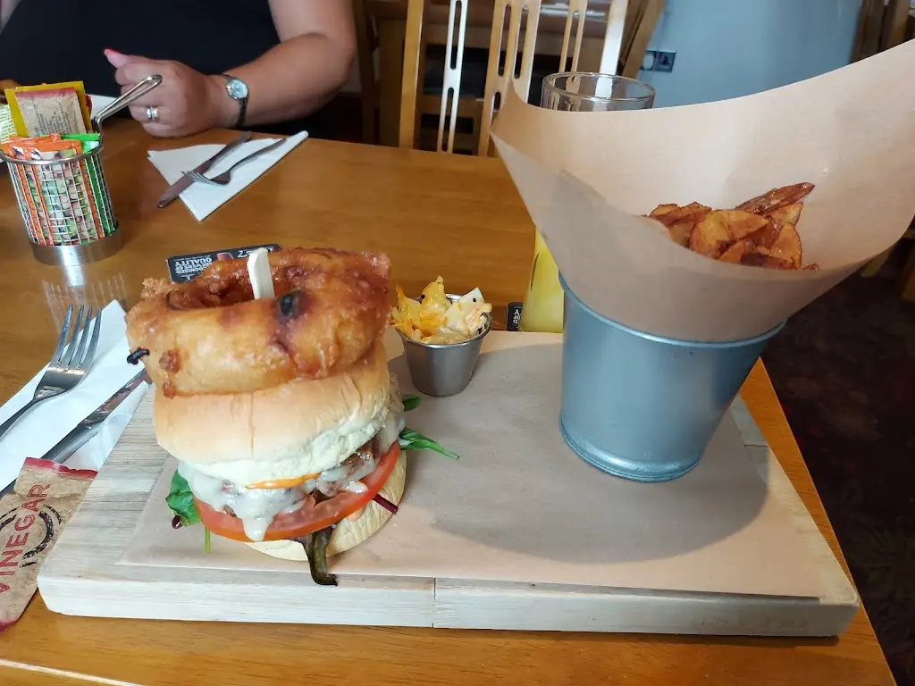 Lita C_The Greyhound Inn_Belper_review