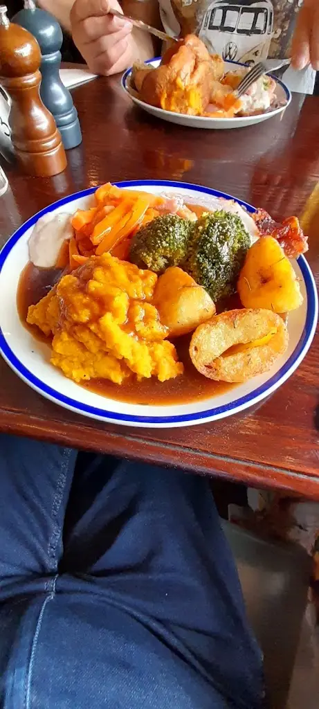 Bee Bee _The Chairmakers_Waterlooville_review