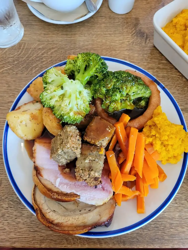 Mark Deadman_The Chairmakers_Waterlooville_review