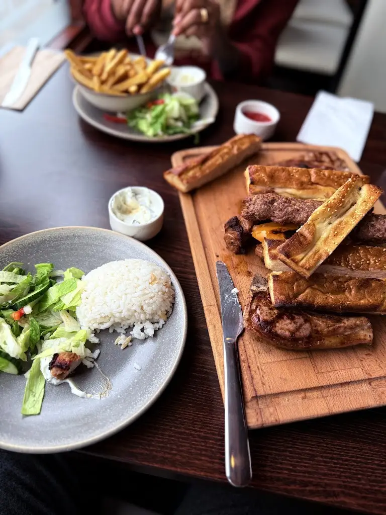 Roudwan Gibril_Tava Mediterranean BBQ Restaurant_Wallasey_review