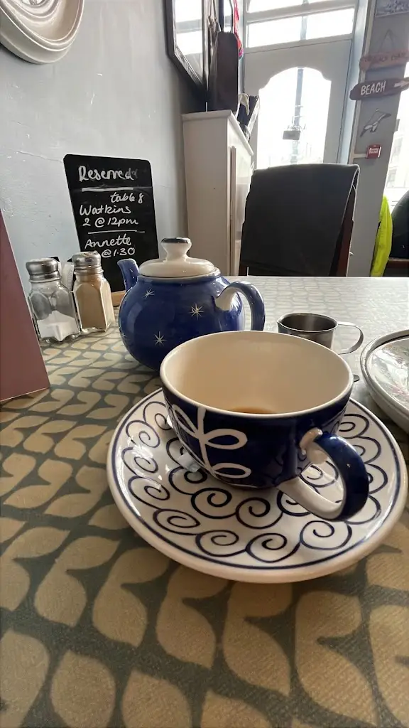 THOMAS Mcgahan_Driftwood Cafe_Wallasey_review