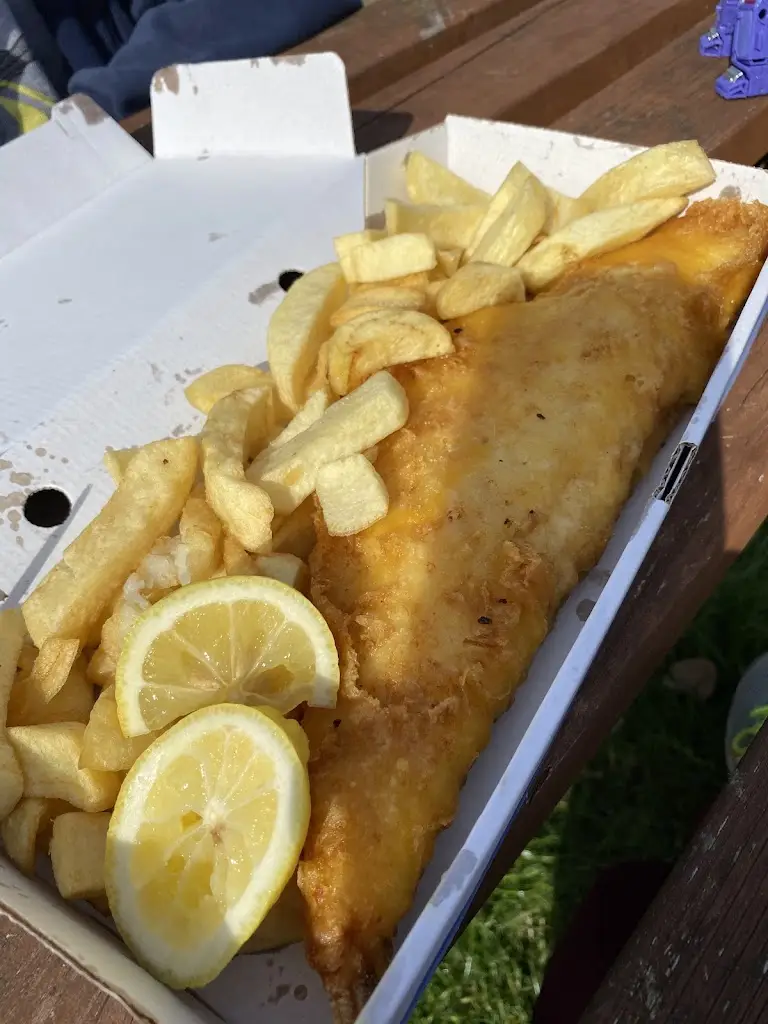 Manuela Galvan_George's Fish Bar._Weeting_review