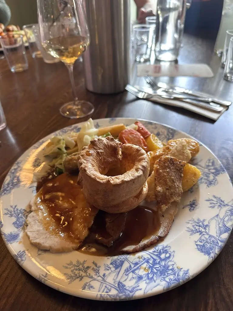 Annie Holland_Cross Roads Pub_Weedon Beck_review