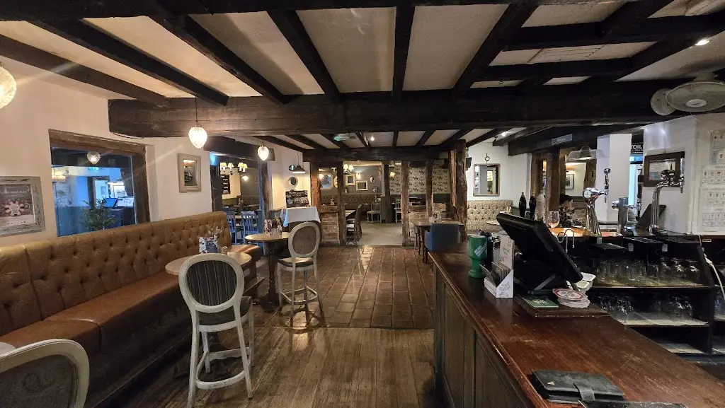 Cross Roads Pub_Weedon Beck_slider_image_2
