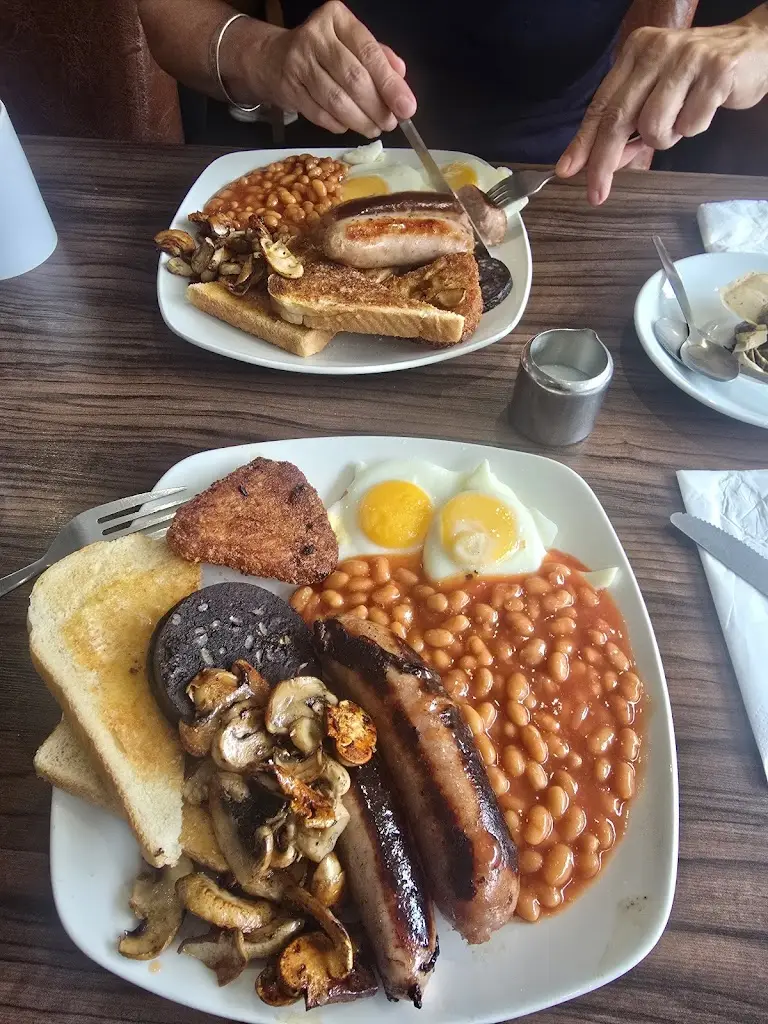 Mathias Graf_Granny's Cafe_Weedon Beck_review