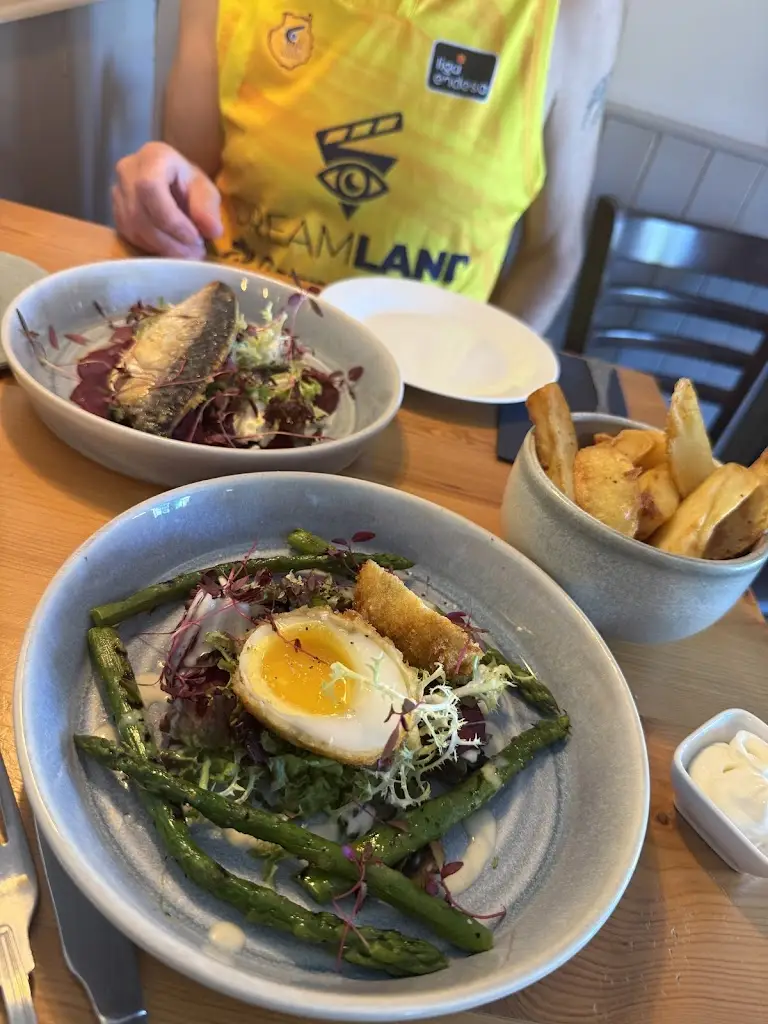 Louisa Mead_The Red Lion_Watlington_review