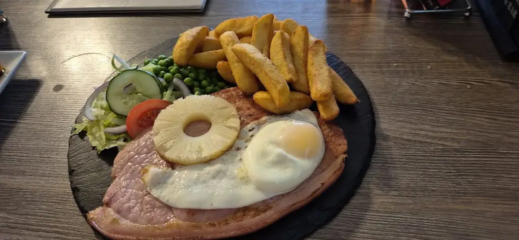 Andrew Warne_Axe & Cleaver Inn_Alford_review