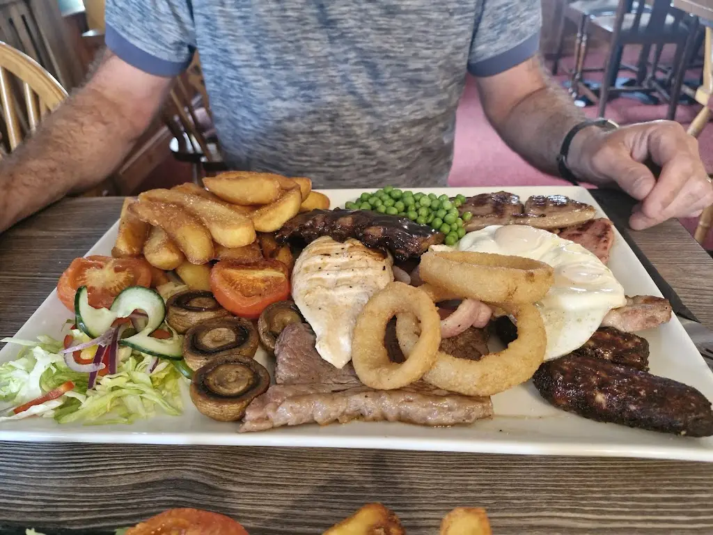 Axe & Cleaver Inn_Alford_slider_image_2