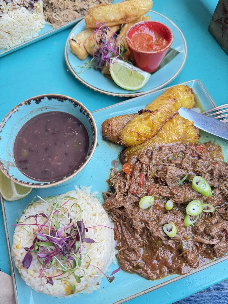 Paula_Cubana - Bar-Restaurant_Waterloo_review