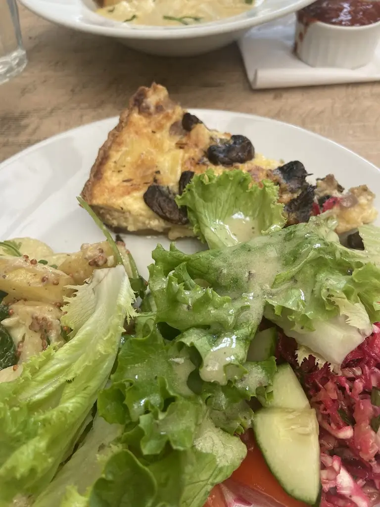 Ian Hendricks_The Good Earth_Wells_review