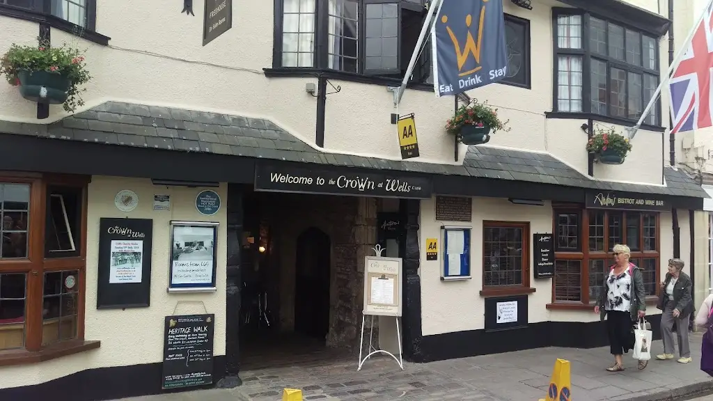 The Crown at Wells and Anton's Bistrot ristorante a Wells