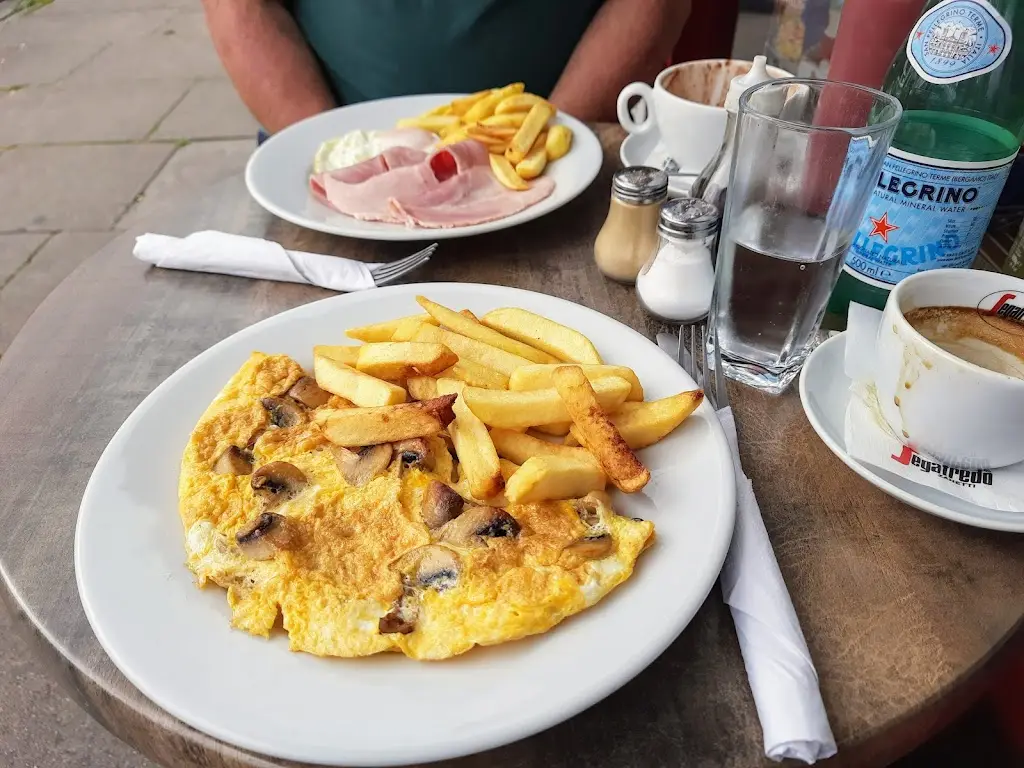 Mimi Villaret_Cafe Nostra_Wells_review