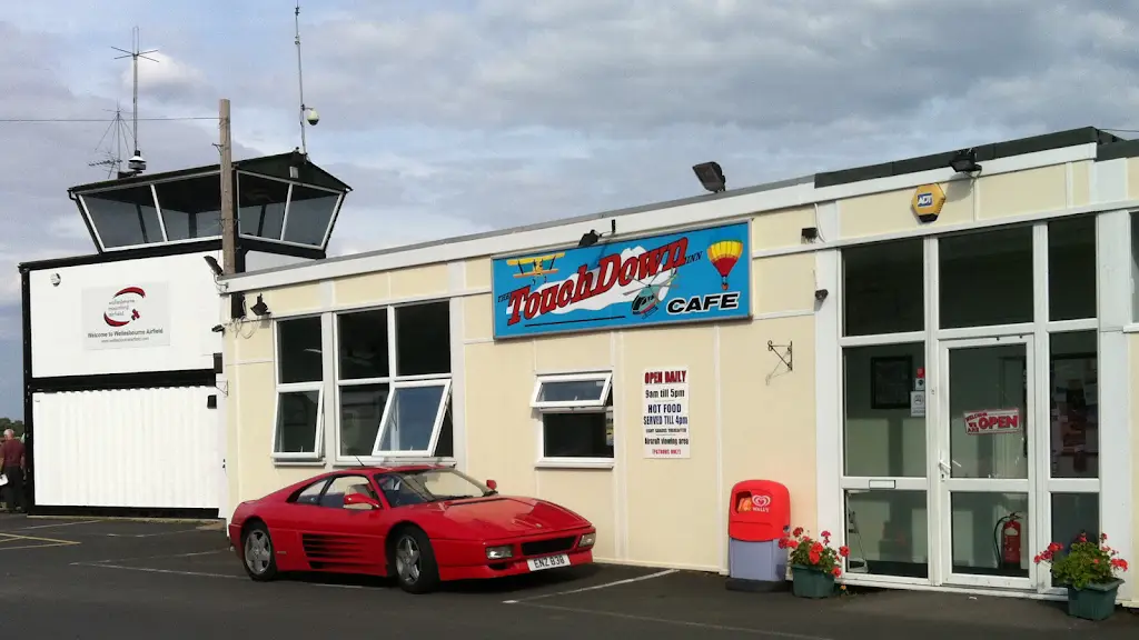 Touchdown cafe restaurant in Wellesbourne Mountford