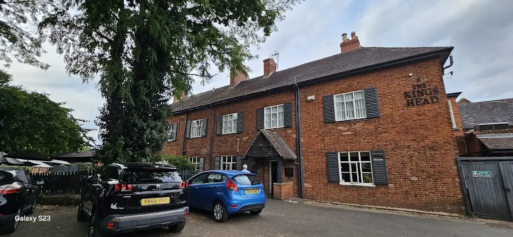 Andreea Salvage_The King's Head_Wellesbourne Mountford_review