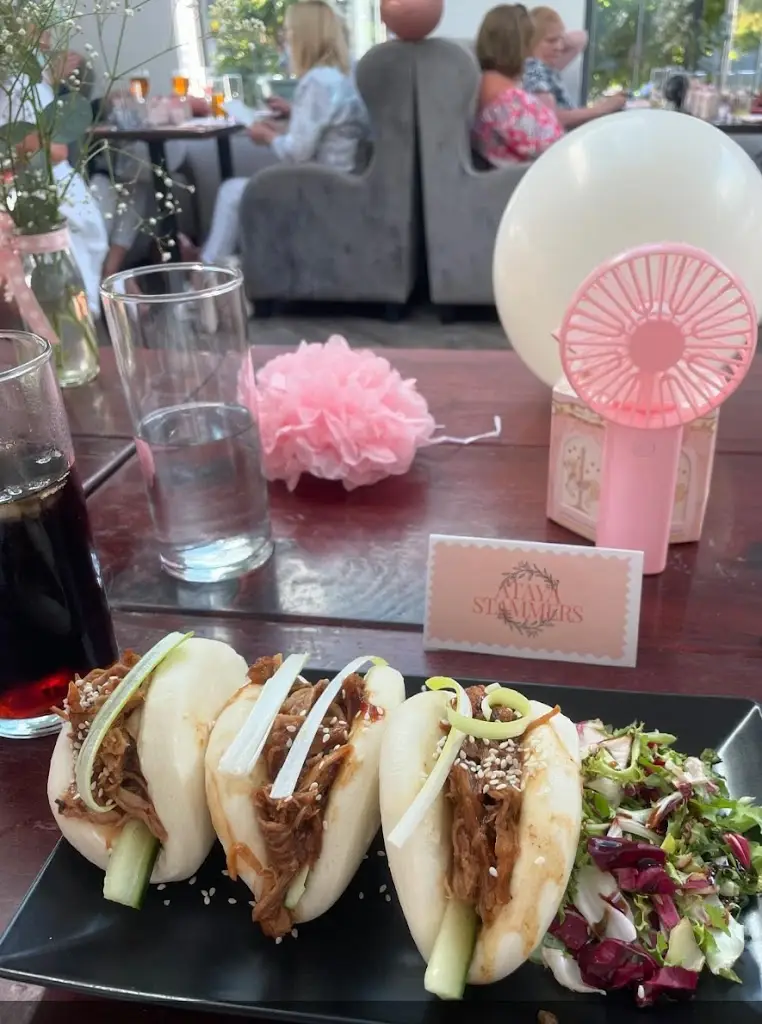 Ashlie Stammers_The Queen's Head_West Bergholt_review