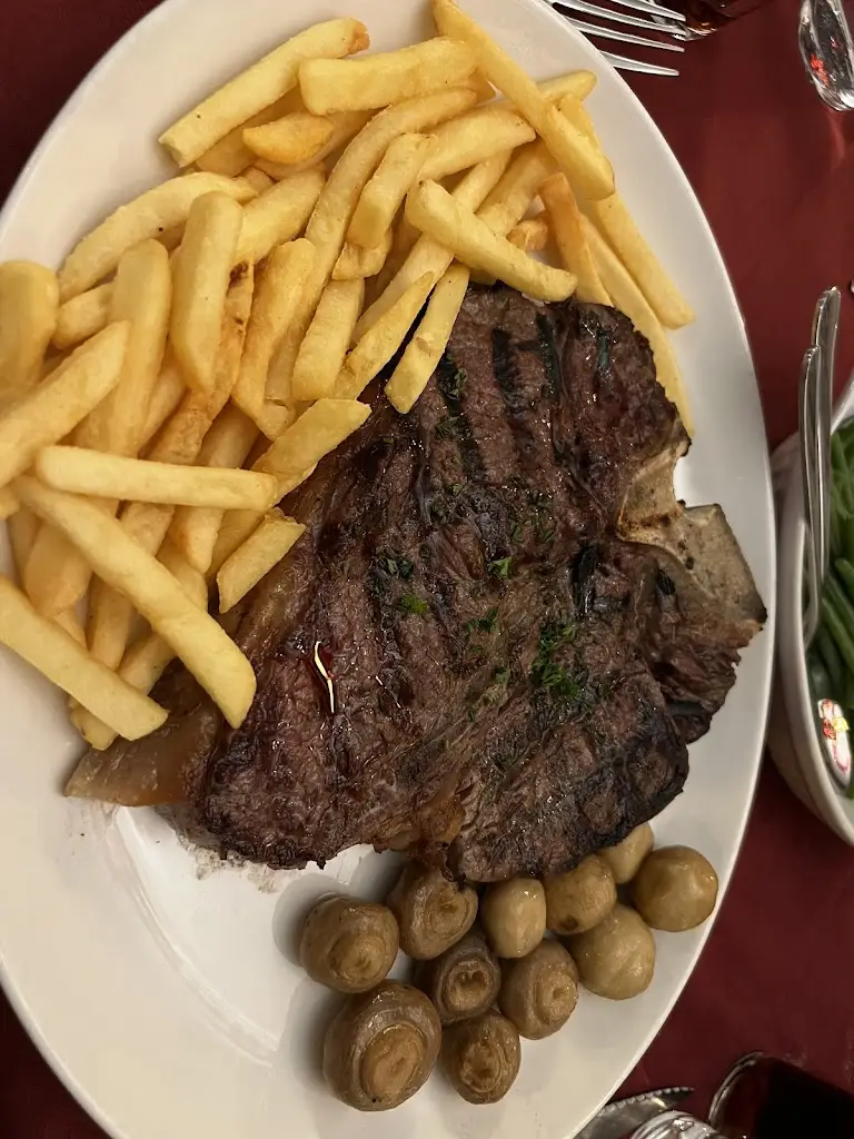 Demetri Tofarides_Avenida Restaurant_Welling_review