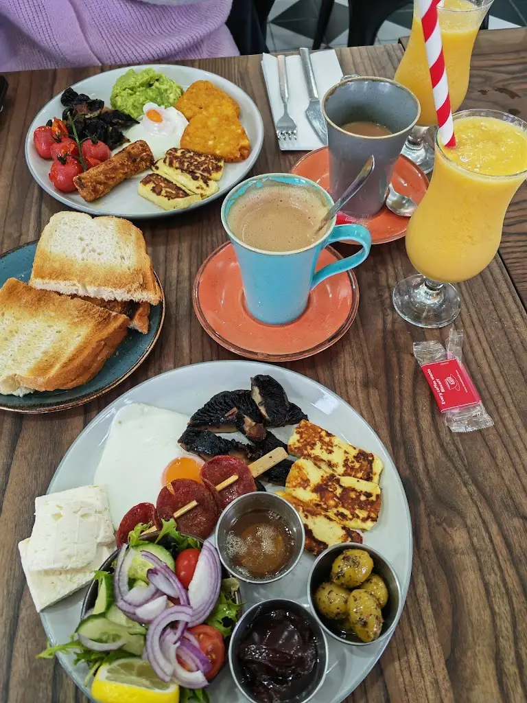 MF Chu_Giggling Sausage_Welling_review