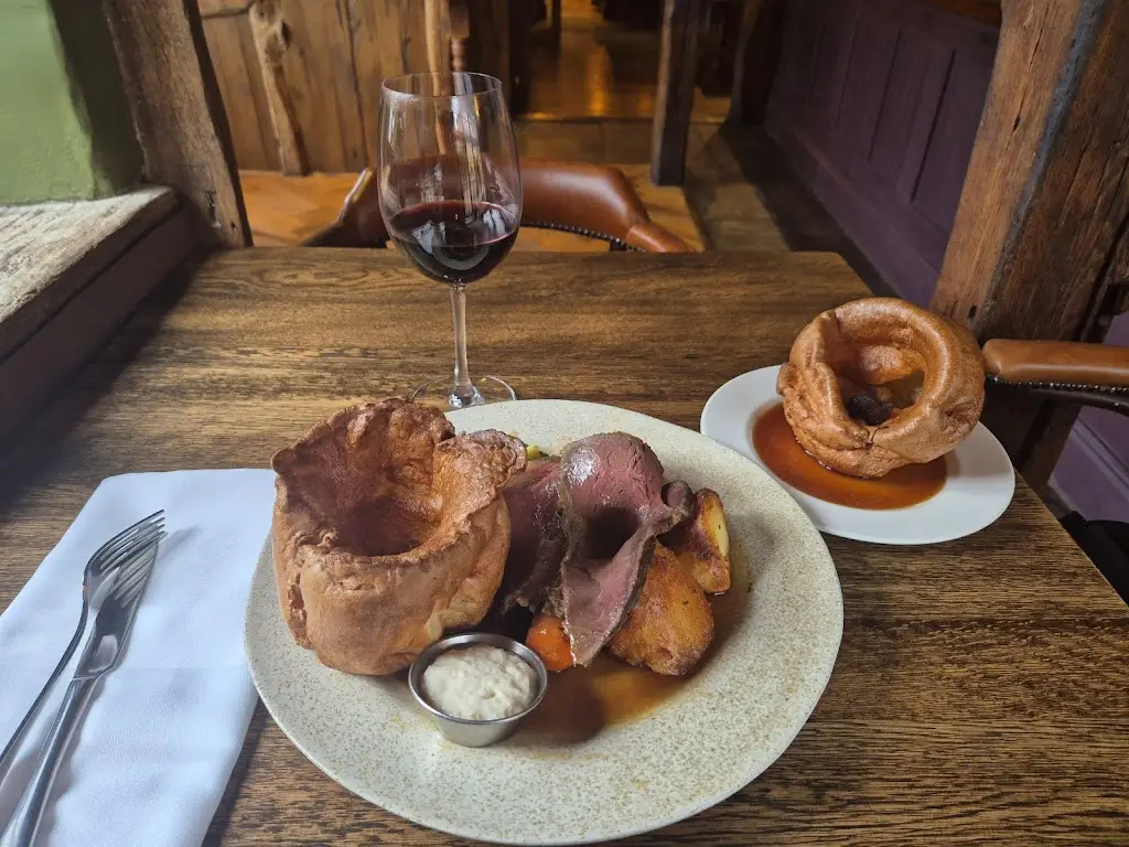 katie scrivener_Onslow Arms_West Clandon_reseña