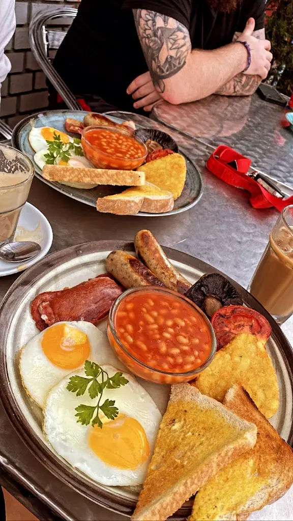 Lauren_Bomonti Cafe & Bistro_West Molesey_review