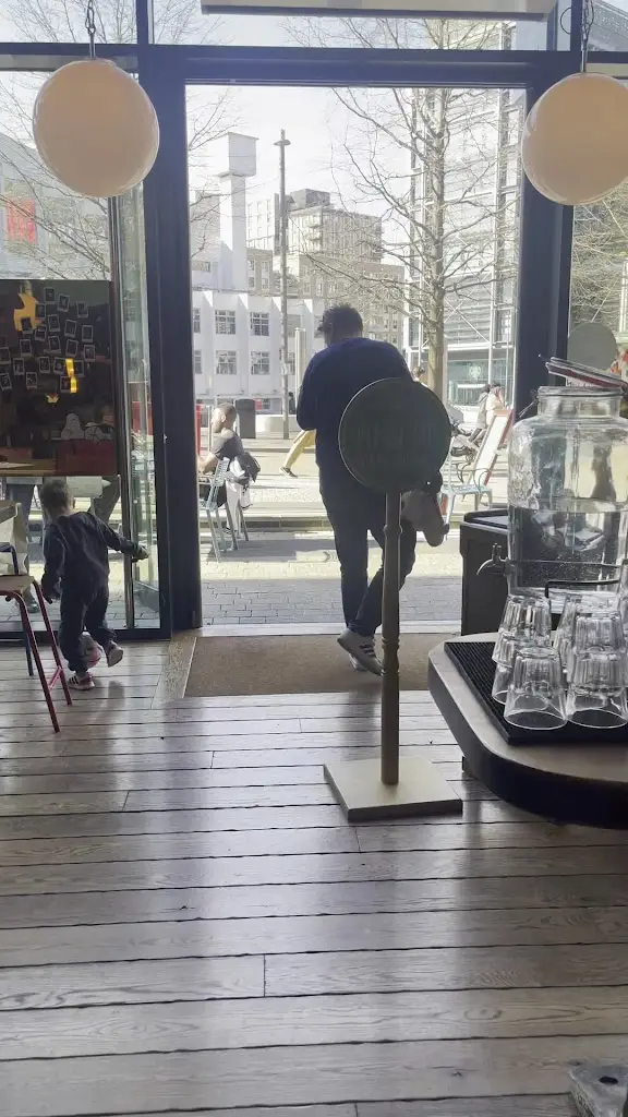 Jay_Estadio Lounge_Wembley_review