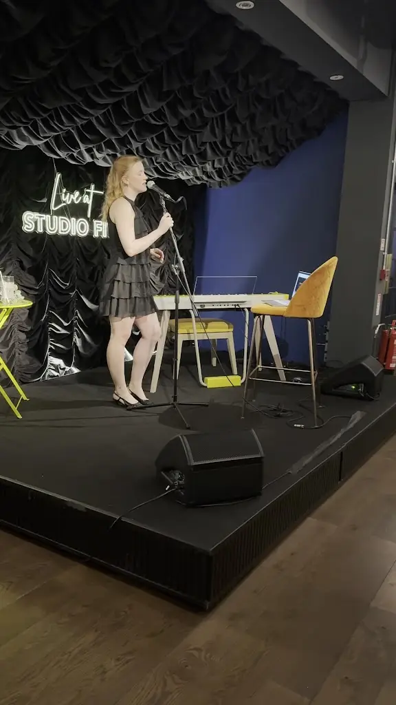 R L_Studio Five Restaurant_Wembley_review