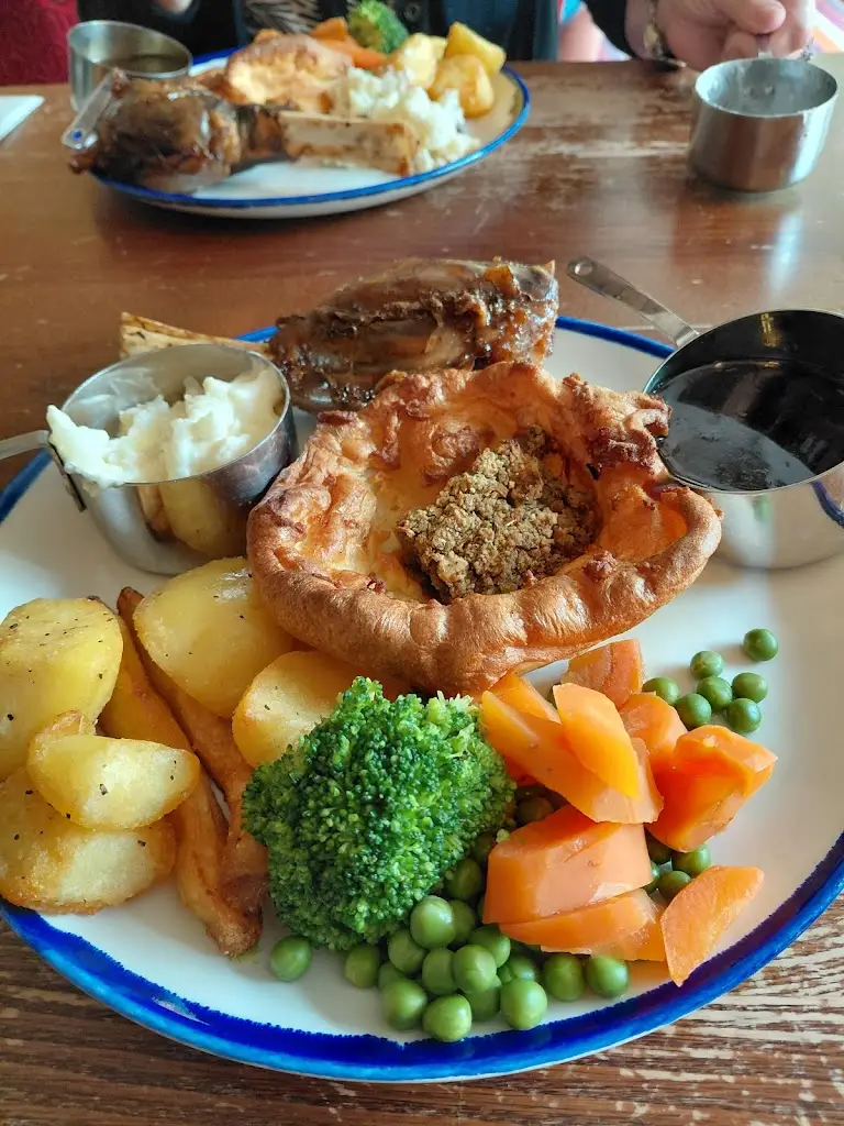 Elizabeth Dennison_Red Rover_West Wellow_review