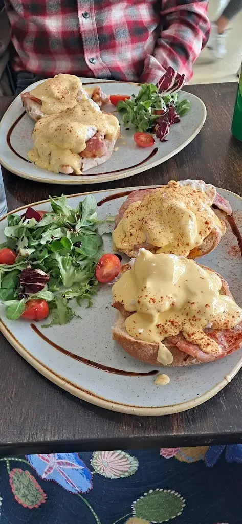 Happy Smurf_Coffee Corner_West Wellow_review