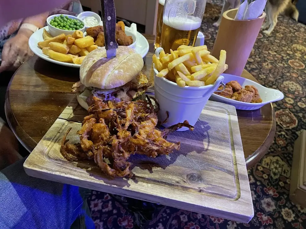 Graham Hawkes_The Landford Poacher_West Wellow_recensione